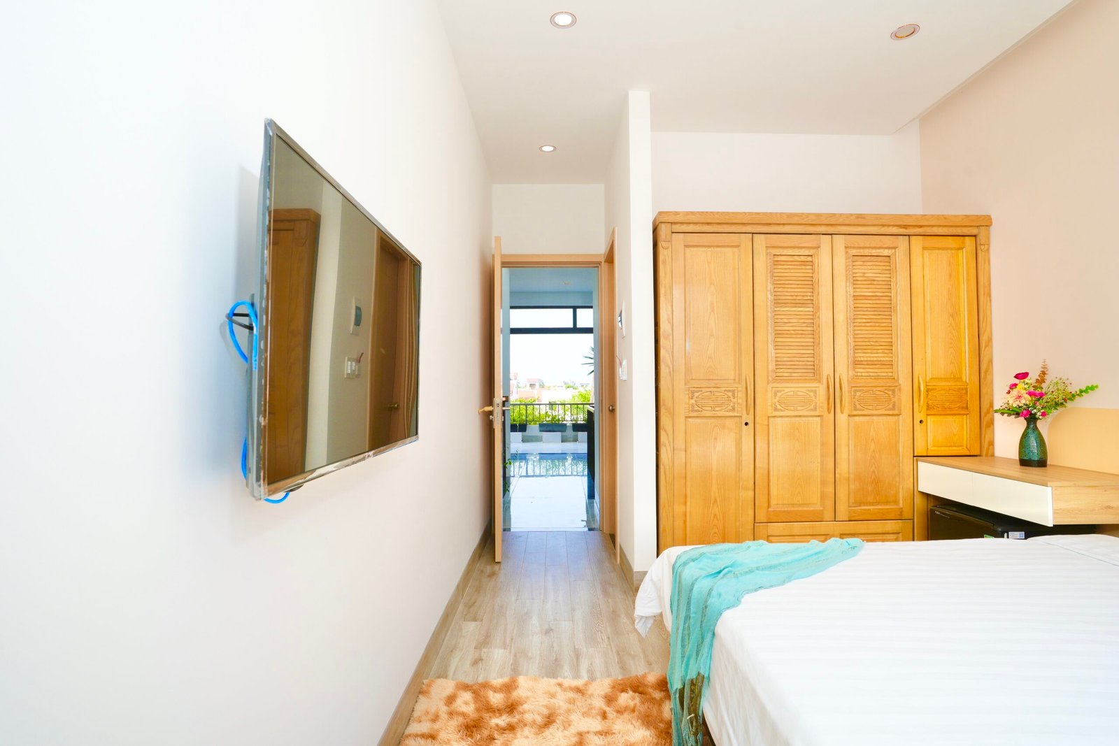En-suite bathroom in Private Dual Balcony King Room, Kalinh Homestay Hoi An